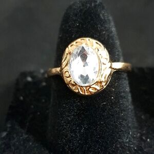 Elegant Gold and Crystal Women's Ring